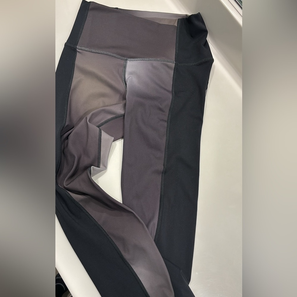 Nike yoga leggings size medium